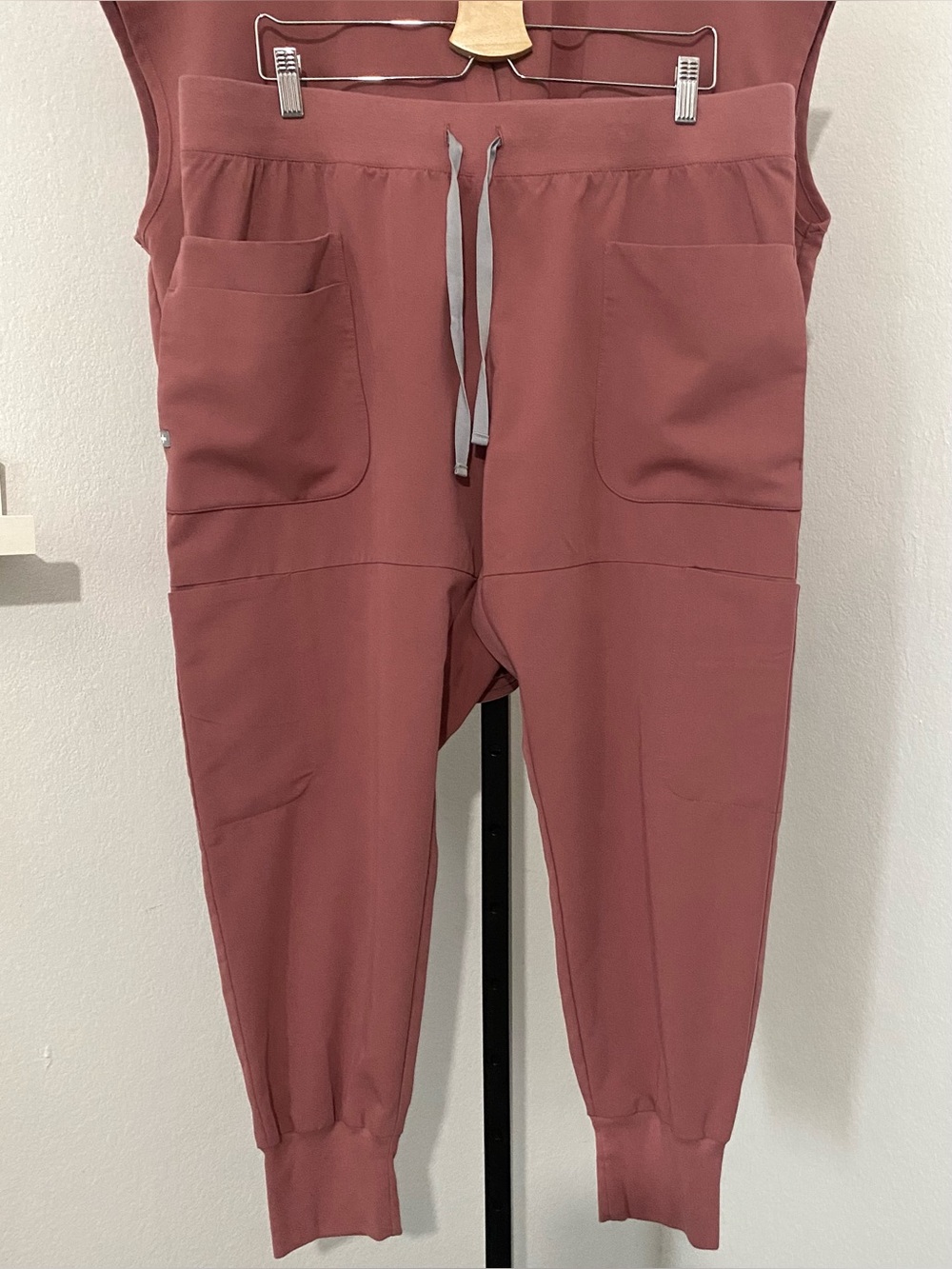 Figs Scrubs Set Qua Joggers Pants XXL Petite Rafaela Scrubs Top XXL Mauve - Picture 6 of 16